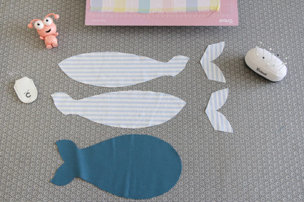 DIY - famille baleine en tissu cousu main (modèle Chouette Kit - découpe Cricut Maker)