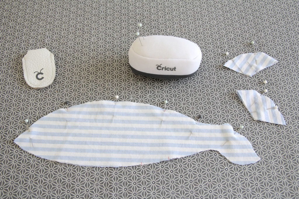DIY - famille baleine en tissu cousu main (modèle Chouette Kit - découpe Cricut Maker)