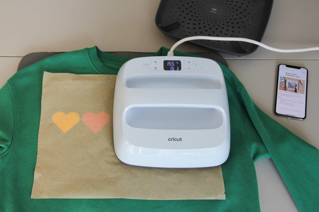 DIY - sweat coeurs arc-en-ciel CRICUT