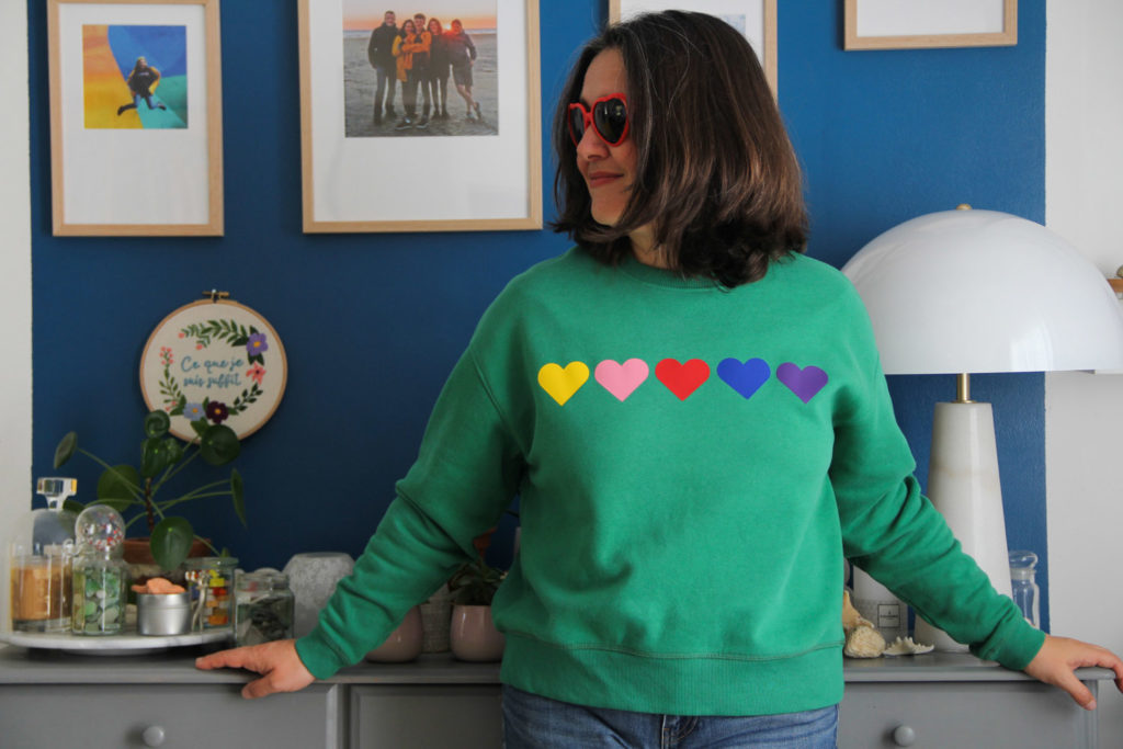 DIY - sweat coeurs arc-en-ciel CRICUT