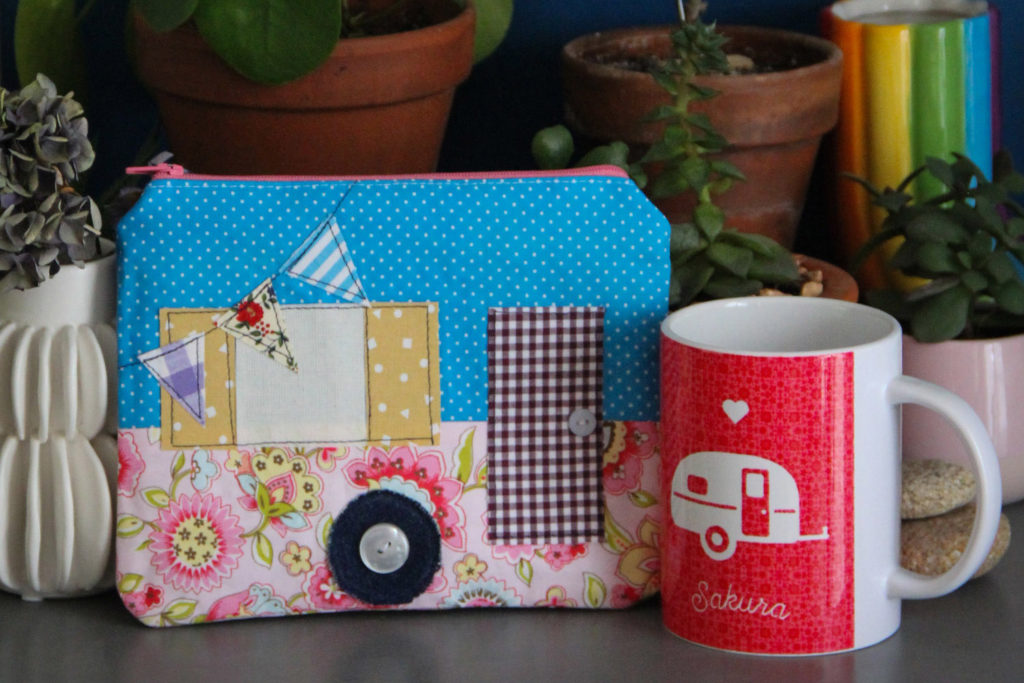 cadeaux faits maison - pochette cousue main caravane et mug personnalisé - CRICUT MUG PRESS